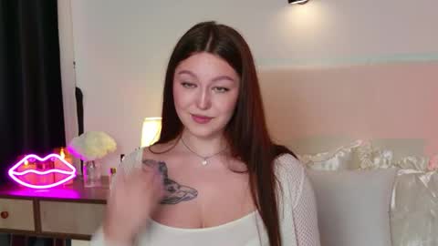 _tessa_may_ online show from October 2025 09:28:02 PM