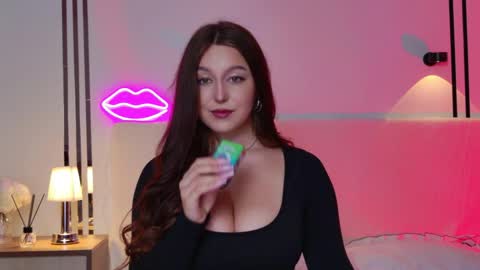 _tessa_may_ online show from November 2025 12:30:01 AM