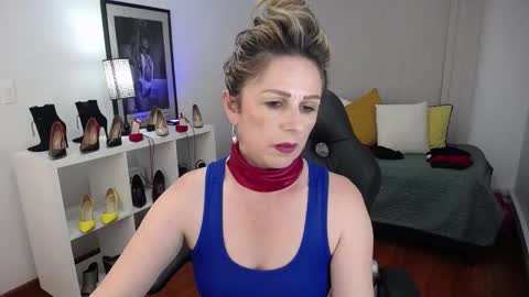 Snapshot of _victoria_collins chatting on January 2025 03:50:01 PM Sol online show from January 2025 03:50:01 PM