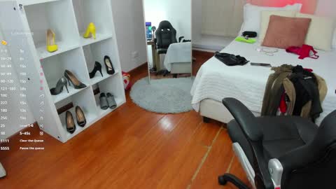 Snapshot of _victoria_collins chatting on March 2025 01:59:02 PM Sol online show from March 2025 01:59:02 PM