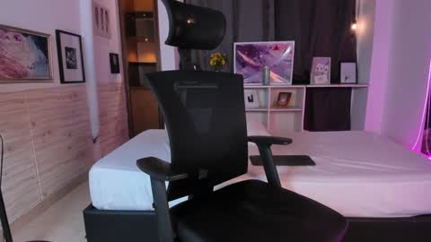 Snapshot of aaron_whitee chatting on December 2024 11:39:02 PM Aaron online show from December 2024 11:39:02 PM