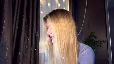 Snapshot of abbeyducklow chatting on December 2025 03:28:02 PM Abbi online show from December 2025 03:28:02 PM