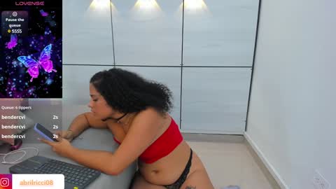 Abril  online show from January 2025 10:29:02 AM