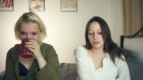 Lily n Jenny online show from September 2025 06:08:02 PM