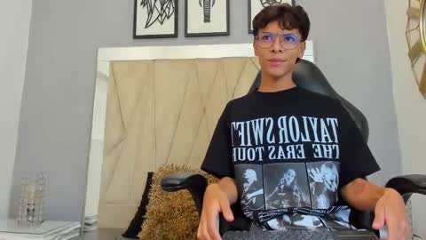 Snapshot of adams_bobby chatting on November 2025 11:23:02 AM Adams Bobby online show from November 2025 11:23:02 AM