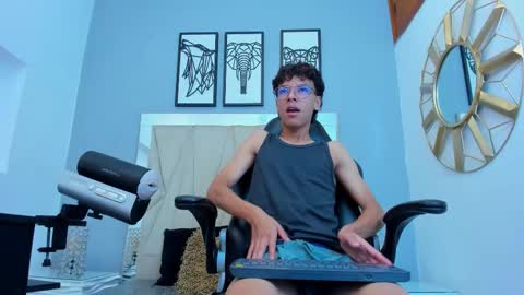 Snapshot of adams_bobby chatting on November 2025 01:01:02 PM Adams Bobby online show from November 2025 01:01:02 PM