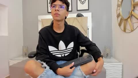 Snapshot of adams_bobby chatting on December 2025 11:30:02 AM Adams Bobby online show from December 2025 11:30:02 AM