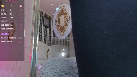 aidasina online show from October 2025 07:03:01 PM