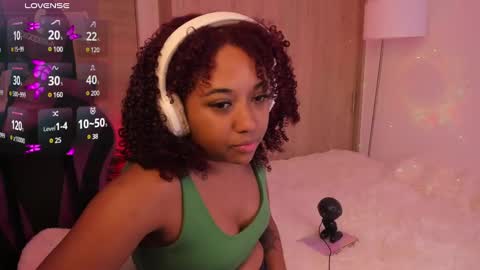 Snapshot of aisharose_ chatting on March 2025 12:33:02 AM Aisha online show from March 2025 12:33:02 AM