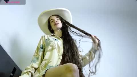 Snapshot of alahia_sky chatting on November 2025 09:52:01 AM online show from November 2025 09:52:01 AM