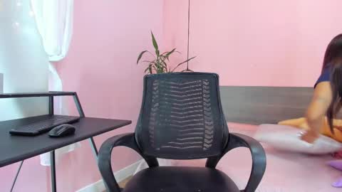 Alana online show from September 2025 08:30:01 PM