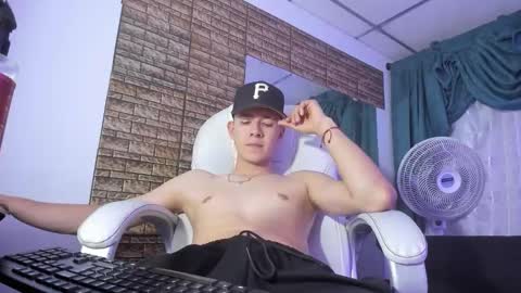 Snapshot of aleckk_boy chatting on November 2025 07:37:01 PM Aleck Boy online show from November 2025 07:37:01 PM