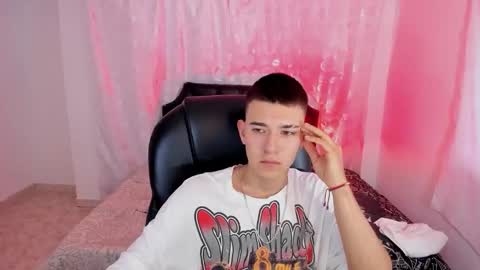 Snapshot of aleckk_boy chatting on November 2025 06:51:02 PM Aleck Boy online show from November 2025 06:51:02 PM