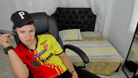 Snapshot of aleckk_boy chatting on November 2025 07:59:02 PM Aleck Boy online show from November 2025 07:59:02 PM