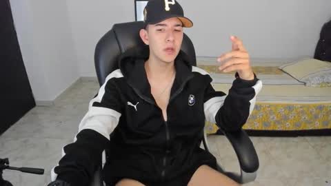 Snapshot of aleckk_boy chatting on November 2025 06:54:01 PM Aleck Boy online show from November 2025 06:54:01 PM