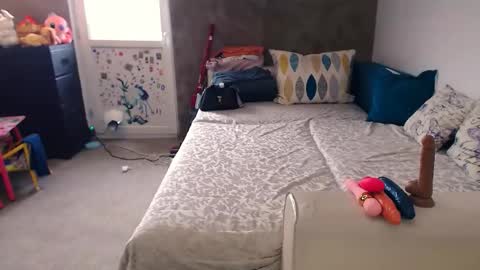 Snapshot of alesyadollblonde chatting on November 2025 07:29:02 AM AlesyadollBlonde online show from November 2025 07:29:02 AM