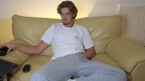 Snapshot of alex83530 chatting on October 2025 09:50:02 AM Alex83530 online show from October 2025 09:50:02 AM