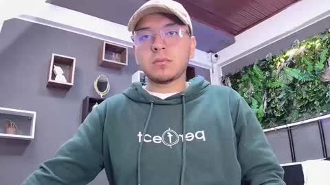 Snapshot of alex__montesco chatting on March 2025 12:22:01 PM Alex online show from March 2025 12:22:01 PM