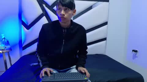 Alexandro online show from November 2025 07:13:02 PM