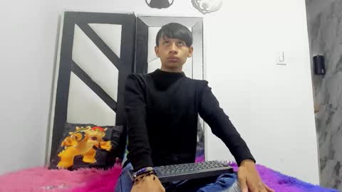 Alexandro online show from November 2025 07:25:01 PM