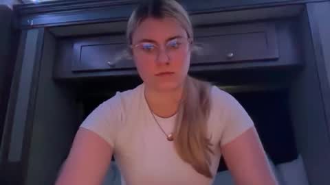 Alexis Danielle online show from September 2025 05:37:01 PM