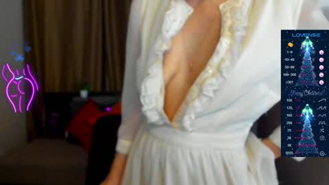 Snapshot of alianna_solo_kiss chatting on December 2024 03:28:01 PM Alianna online show from December 2024 03:28:01 PM