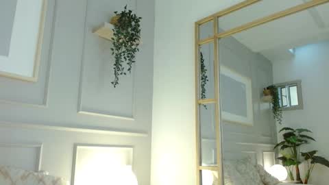 alinabm_ online show from September 2025 04:51:02 PM