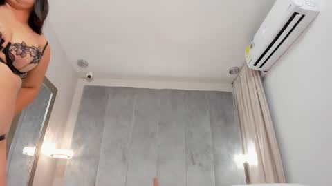 Alinna  online show from February 2025 10:44:02 PM