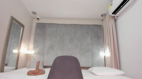 Alinna  online show from March 2025 10:42:01 PM