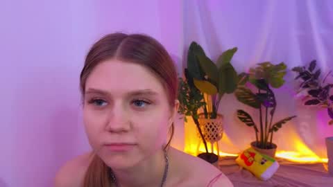 Alisia online show from December 2024 01:06:01 PM