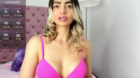 Alisson Domit  online show from February 2025 02:04:02 PM