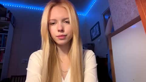 Snapshot of allegralenherr chatting on November 2025 09:03:01 AM Lina online show from November 2025 09:03:01 AM