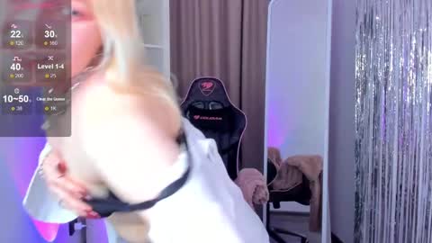 Snapshot of alma_wilson chatting on February 2025 06:26:01 PM Amina online show from February 2025 06:26:01 PM