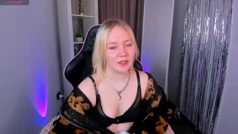 Snapshot of alma_wilson chatting on February 2025 05:08:01 AM Amina online show from February 2025 05:08:01 AM