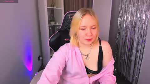 Snapshot of alma_wilson chatting on February 2025 05:05:02 AM Amina online show from February 2025 05:05:02 AM