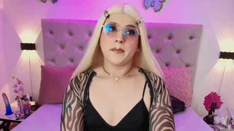 alyssaa_hunter online show from February 2025 05:13:02 PM