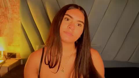 amarahanks_ online show from November 2025 11:32:02 AM