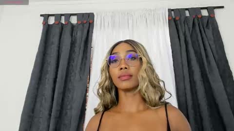 Snapshot of amaraluxe chatting on October 2025 08:43:02 PM amaraluxe online show from October 2025 08:43:02 PM