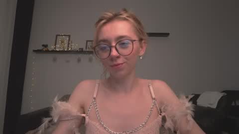 Amelia   online show from March 2025 06:21:02 PM