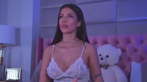 Snapshot of amyra_moon chatting on October 2025 04:00:02 AM Amyra online show from October 2025 04:00:02 AM