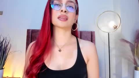 Andra Cyrus online show from December 2025 12:18:01 AM