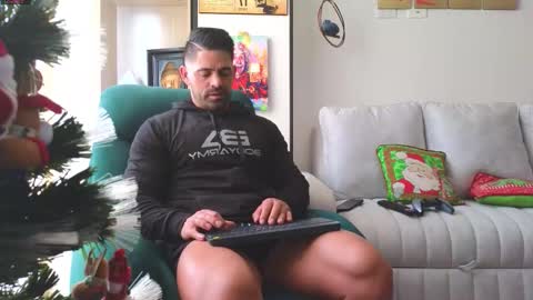 Andrew online show from December 2025 09:00:01 PM