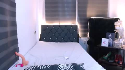 angella_dior online show from September 2025 05:03:01 PM