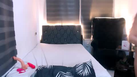 angella_dior online show from September 2025 05:59:01 PM