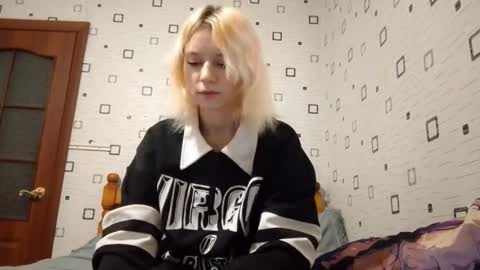 Snapshot of anglauntiedt chatting on December 2025 01:16:01 PM Sofa online show from December 2025 01:16:01 PM