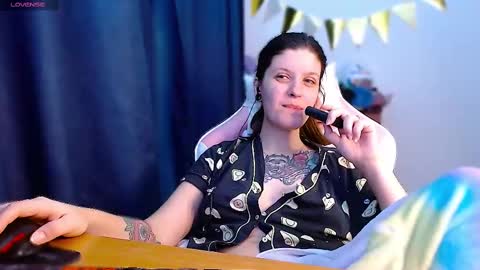 Snapshot of ann_mikele chatting on February 2025 07:46:01 PM Ann online show from February 2025 07:46:01 PM