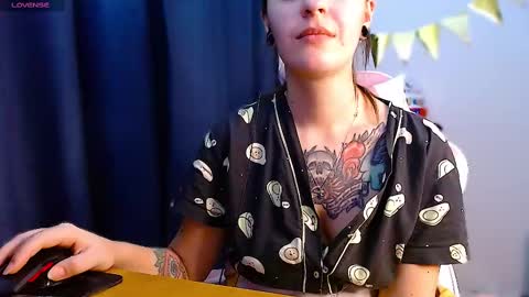 Snapshot of ann_mikele chatting on March 2025 06:21:02 PM Ann online show from March 2025 06:21:02 PM
