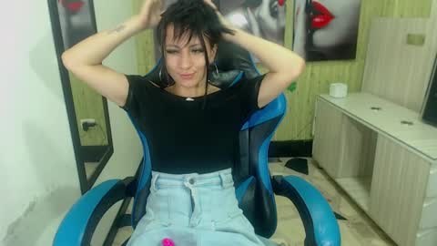 Anniee online show from March 2025 02:44:02 PM