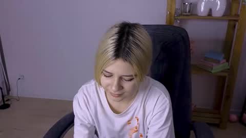 Snapshot of apheliastar chatting on November 2025 03:55:01 PM ApheliaStar online show from November 2025 03:55:01 PM