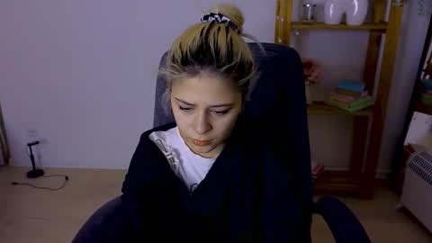 Snapshot of apheliastar chatting on November 2025 04:07:01 PM ApheliaStar online show from November 2025 04:07:01 PM